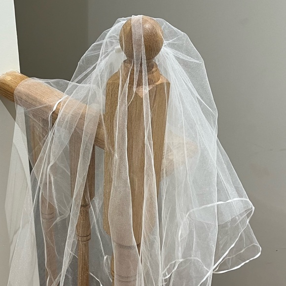 Short two layer wedding veil - Picture 3 of 4